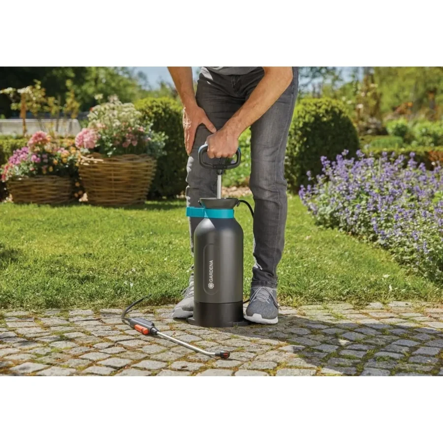 Gardena Drucksprüher 5 L Comfort, ergonomisches Design, ideal für präzises Gießen und Düngen im Garten.